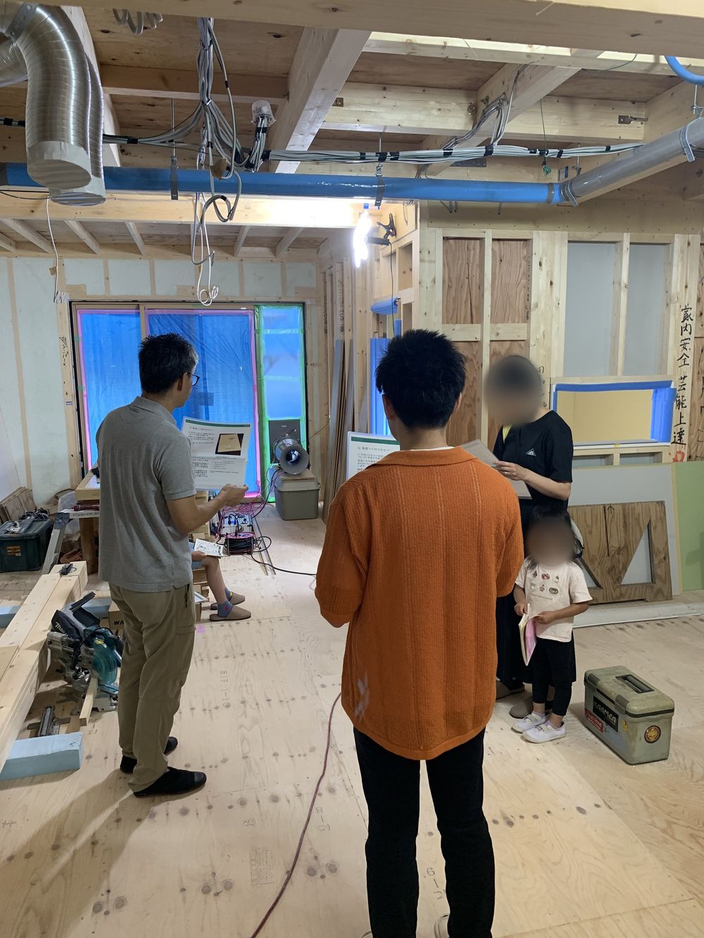 施工中の気密測定の様子（6月28日）