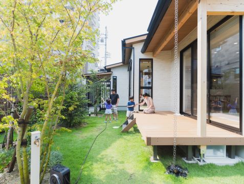 四季の移ろいを感じる、緑豊かなお家 アイキャッチ画像